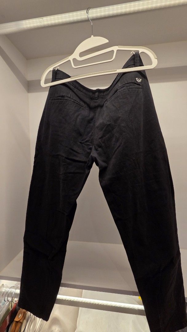 MEMO Black Chinos Size 31 (Category: Chinos) located in Mandaluyong City. Submitted by loijiminigo (Listing ID 1463456409, Image 3). Description: - MEMO black chinos - Size 31 - Classic fit, ideal for everyday wear - Comfortable material - Button and zip closure - Small embroidered logo on the back pocket - Versatile staple piece for your wardrobe.