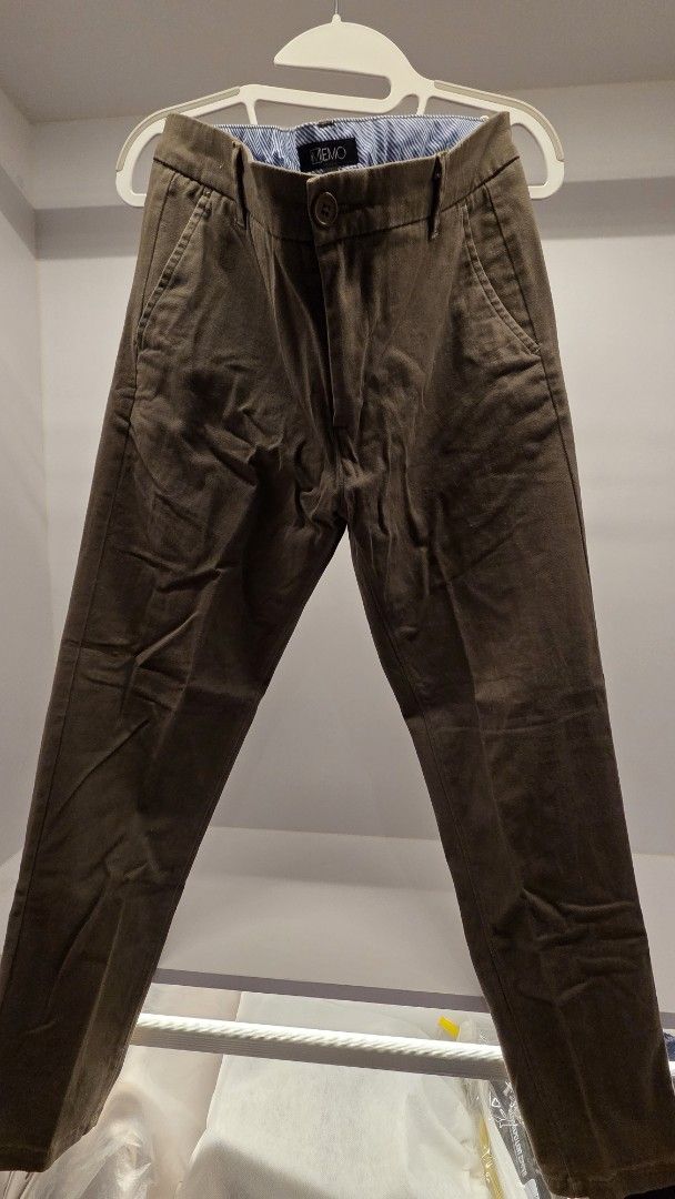 MEMO Moss/Olive Green Chinos Size 31 (Category: Chinos) located in Mandaluyong City. Submitted by loijiminigo (Listing ID 1463456255, Image 1). Description: - Brand: MEMO - Color: Brown - Size: 31 - Closure: Button fly - Pockets: Two front, two back - Detail: Subtle embroidered logo on left pocket - Style: Casual wear.