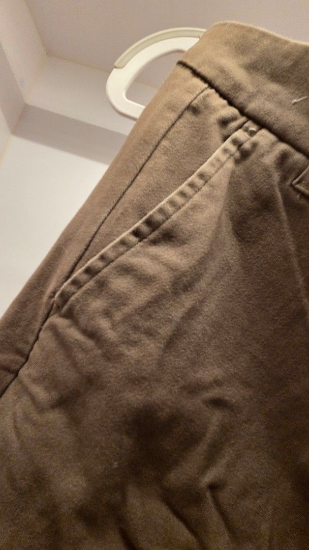 MEMO Moss/Olive Green Chinos Size 31 (Category: Chinos) located in Mandaluyong City. Submitted by loijiminigo (Listing ID 1463456255, Image 3). Description: - Brand: MEMO - Color: Brown - Size: 31 - Closure: Button fly - Pockets: Two front, two back - Detail: Subtle embroidered logo on left pocket - Style: Casual wear.