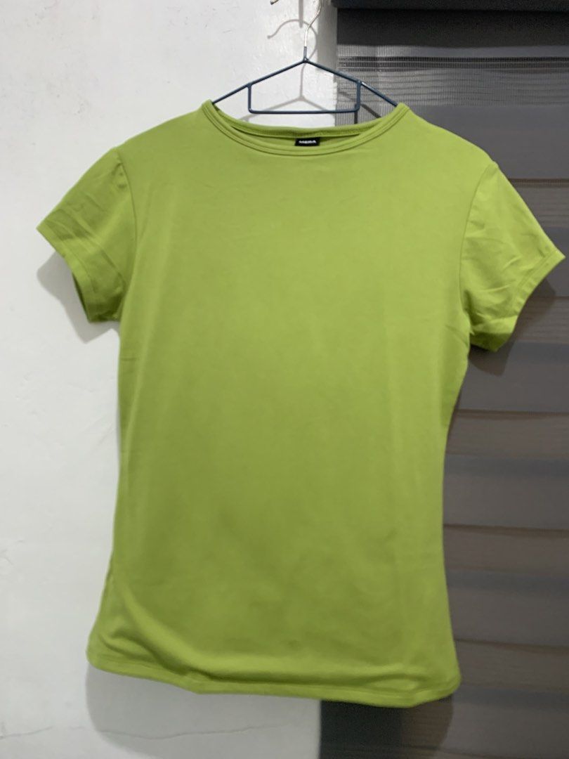 MERA- Basic Top in Apple Green (Category: Blouses) located in Caloocan City. Submitted by jjasss.mn_ (Listing ID 1463344340, Image 1). Description: Not my shade and once lang nasuot Very strechable can fit up Small to Large Cotton Fabric .