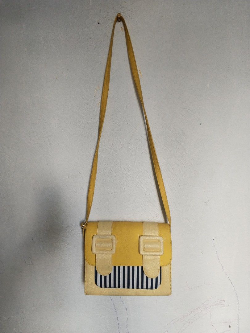 Merimes Bag (Category: Cross-body Bags) located in Cavite. Submitted by bagssection04 (Listing ID 1463341106, Image 1). Description: merimes tri color with stripe design.
