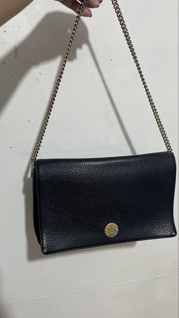 Metro City Shoulder Bag (Category: Shoulder Bags) located in Muntinlupa City. Submitted by pinkflower.226 (Listing ID 1463350654, Image 1). Description: Minimal Fadings in hardware No crackings G-Pay/Bank Only.
