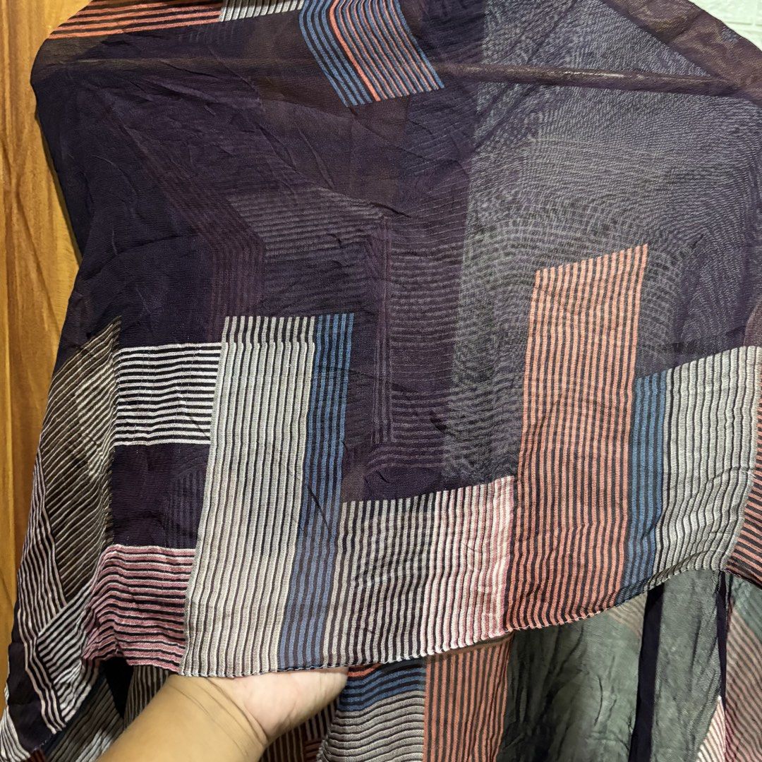 METROCITY Scarf Geometric Pattern (Category: Scarves) located in Carmen. Submitted by rr_thrifts (Listing ID 1463334791, Image 3). Description: - METROCITY scarf with a stylish geometric pattern. - Features vibrant stripes in purple, pink, blue, and grey. - Made from a lightweight and sheer fabric. - Perfect for adding a colorful accent to any outfit. .
