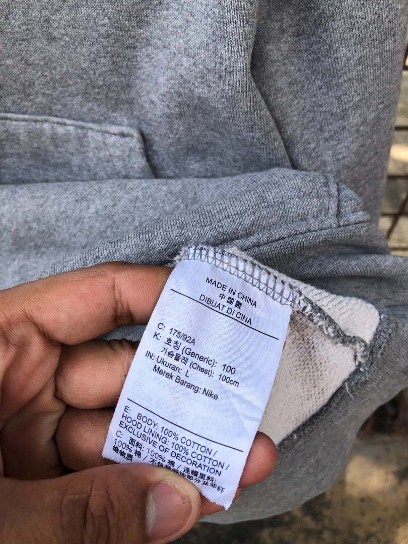 Michael Jordan Box logo Gray (Category: Coats, Jackets and Outerwear) located in San Pablo. Submitted by choicesthriftt (Listing ID 1463425082, Image 3). Description: .