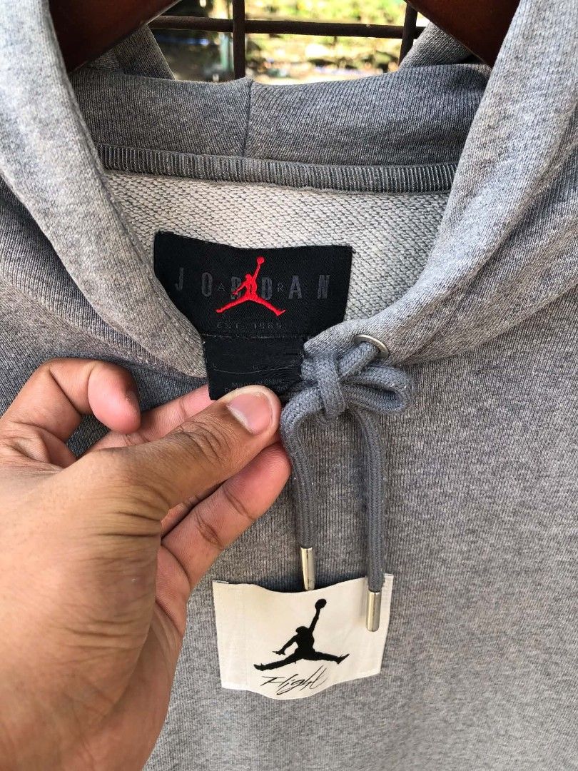 Michael Jordan Box logo Gray (Category: Coats, Jackets and Outerwear) located in San Pablo. Submitted by choicesthriftt (Listing ID 1463425082, Image 2). Description: .