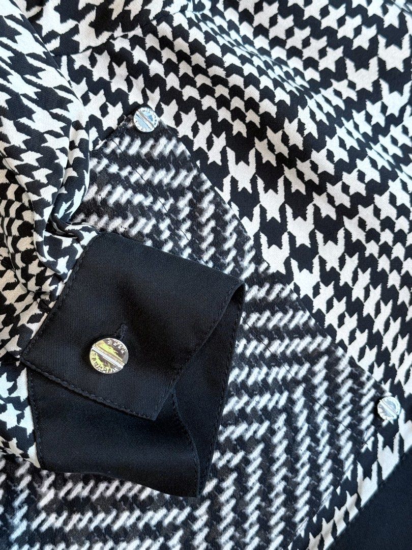 Michael Kors Houndstooth Zip up Dress Blouse (Category: Dresses) located in Taguig. Submitted by annebydesign (Listing ID 1463353666, Image 3). Description: Hi all. Selling this Mi’chael K’ors Hounds tooth zip up dress blouse for ₱800 •Like new. US bought •XS on tag fits up to Small •All hardware have brand tag even the buttons •Ganda- not see through Loc: Taguig BGC Mop: GCash/ Bank transfer/ COD Mod: Courier or Rider pick up.