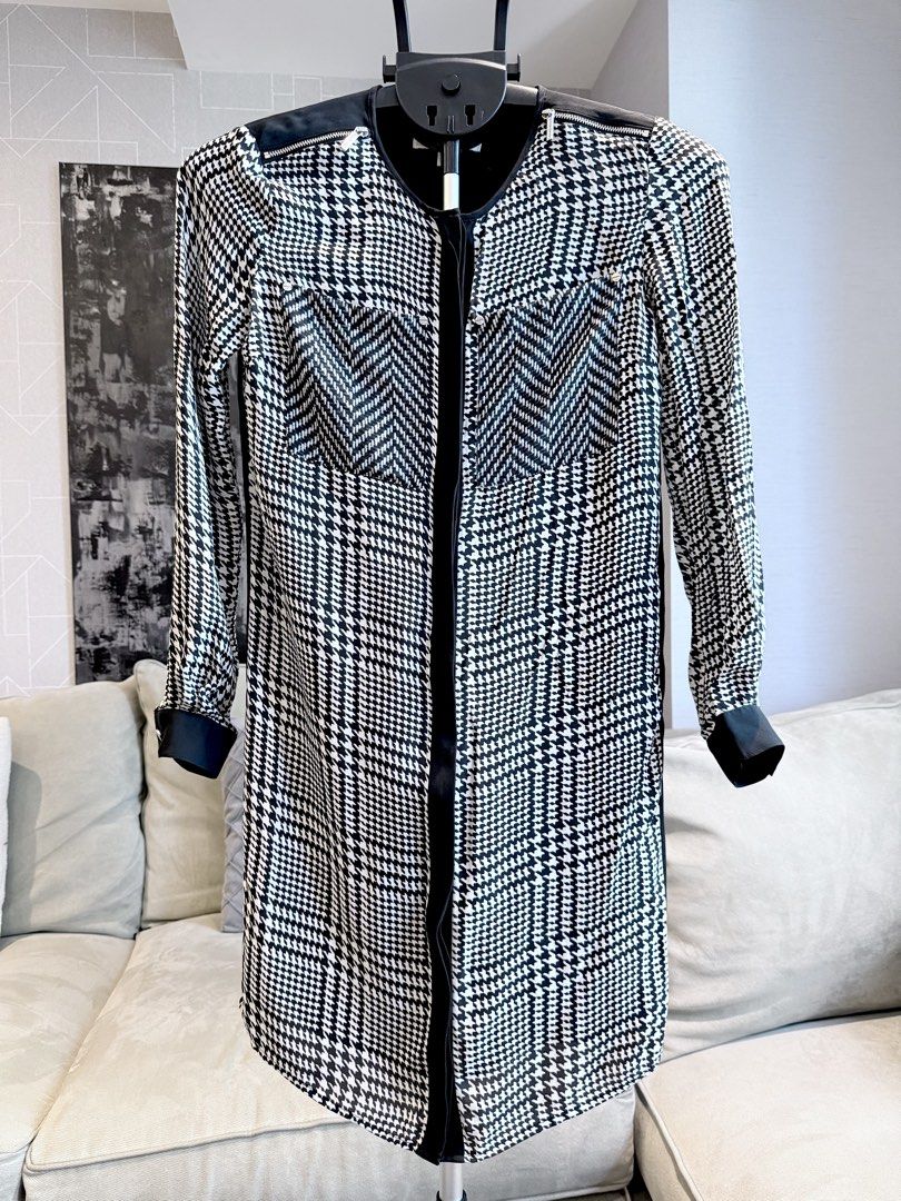 Michael Kors Houndstooth Zip up Dress Blouse (Category: Dresses) located in Taguig. Submitted by annebydesign (Listing ID 1463353666, Image 2). Description: Hi all. Selling this Mi’chael K’ors Hounds tooth zip up dress blouse for ₱800 •Like new. US bought •XS on tag fits up to Small •All hardware have brand tag even the buttons •Ganda- not see through Loc: Taguig BGC Mop: GCash/ Bank transfer/ COD Mod: Courier or Rider pick up.
