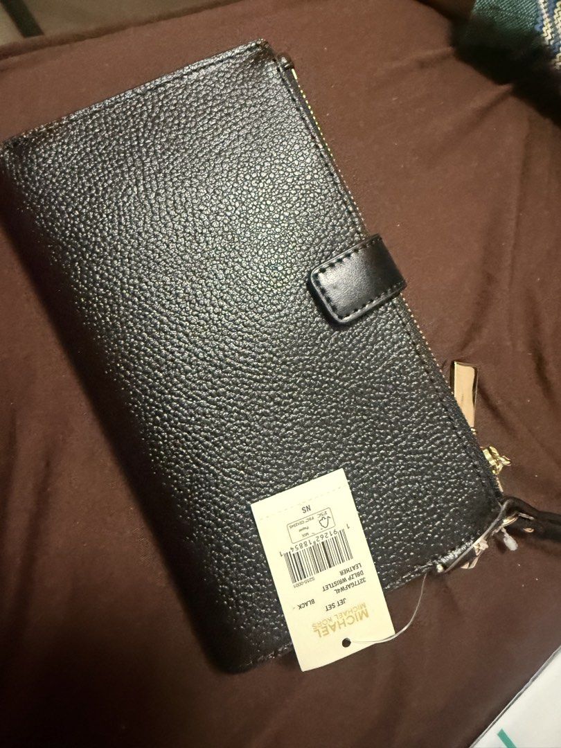 Michael Kors Leather Top Zip Wristlet Black (Category: Wallets & Card holders) located in Makati City. Submitted by jelqtee (Listing ID 1463328941, Image 3). Description: Michael Kors black pebbled leather wristlet with zip-around closure. Features card slots, ID window, and gold-tone hardware. Includes care cards. Bought from 🇨🇦.