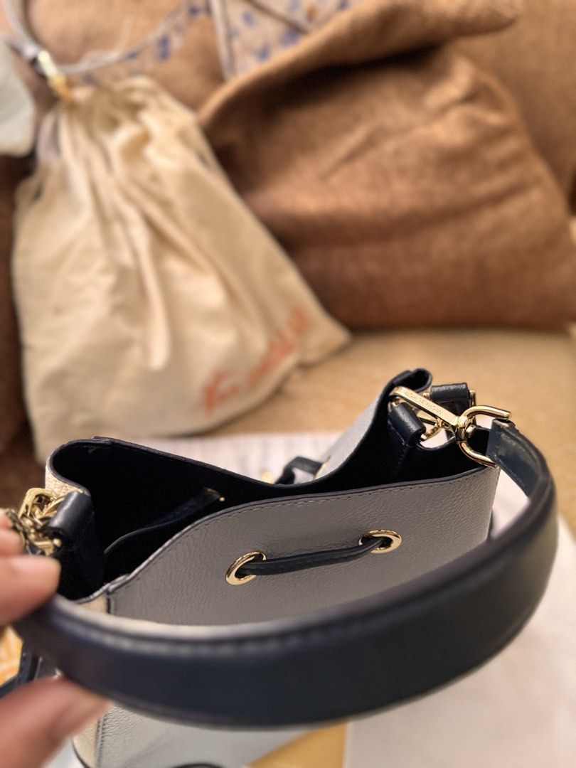 Michael Kors Mercer Gallery Bucket Bag (Category: Luxury Bags & Wallets) located in Bacoor. Submitted by marylhouis38757 (Listing ID 1463397545, Image 3). Description: - Authentic Michael Kors Mercer Gallery bucket bag - Color: Light blue and cream with navy trim - Closure: Drawstring - Strap: Crossbody - Includes: Dust bag, care card, original receipt - Ideal for: Everyday use.