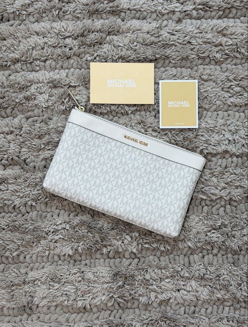 Michael Kors Pouch (Category: Clutches) located in Quezon City. Submitted by declutteringcloset18 (Listing ID 1463471461, Image 1). Description: Has provision for chain/strap Barely used! No tears/rips. Retails ~10k++ .