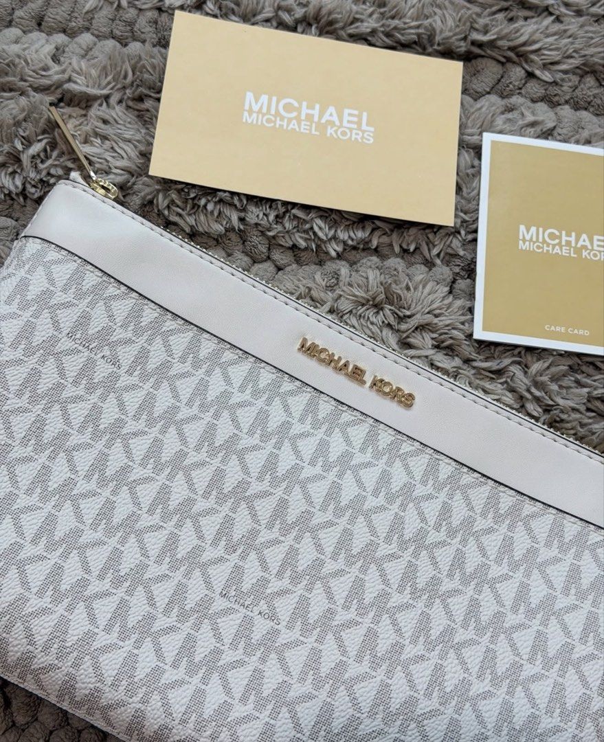 Michael Kors Pouch (Category: Clutches) located in Quezon City. Submitted by declutteringcloset18 (Listing ID 1463471461, Image 3). Description: Has provision for chain/strap Barely used! No tears/rips. Retails ~10k++ .
