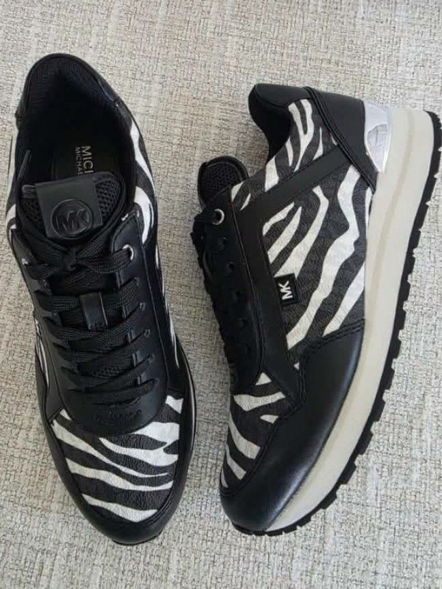 MICHAEL KORS SNEAKERS SIZE 7.5 ONLY 😍😍 NO BOX (Category: Sneakers) located in Cavinti. Submitted by shop_withme23 (Listing ID 1463358613, Image 2). Description: Onhand item Full payment required No cancellation of order No rush shipping Additional shipping fee.