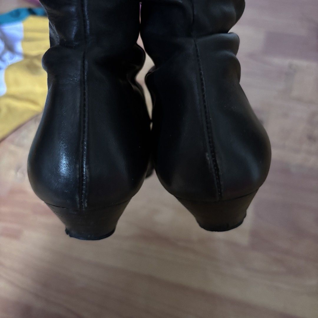 millie quarter calf boots (Category: Boots) located in Caloocan City. Submitted by paucomputer (Listing ID 1463356396, Image 3). Description: sz 6, negotiable no cracks or any major issue, js a few scuffs on the tips.