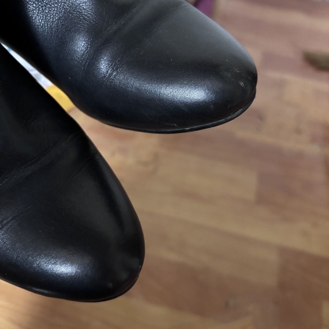millie quarter calf boots (Category: Boots) located in Caloocan City. Submitted by paucomputer (Listing ID 1463356396, Image 2). Description: sz 6, negotiable no cracks or any major issue, js a few scuffs on the tips.