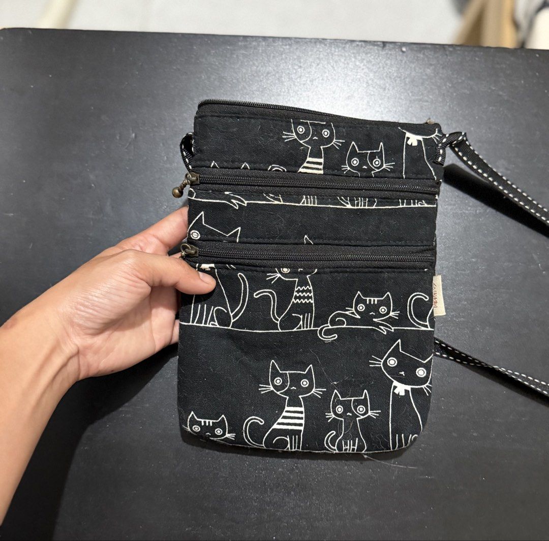 Mini Bags (Category: Cross-body Bags) located in Caloocan City. Submitted by rohllee (Listing ID 1463553612, Image 1). Description: 150each Take all for 350.