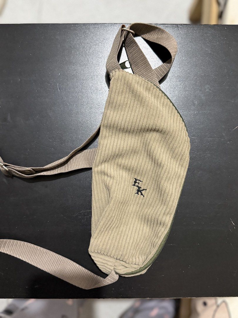 Mini Bags (Category: Cross-body Bags) located in Caloocan City. Submitted by rohllee (Listing ID 1463553612, Image 3). Description: 150each Take all for 350.