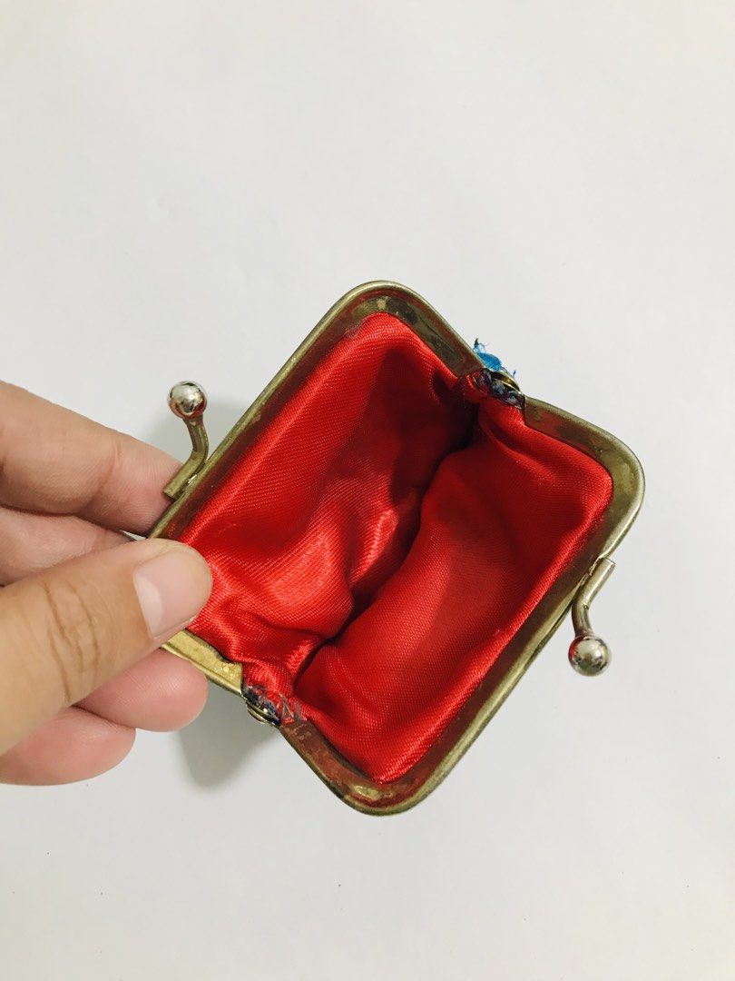 MINI KISSLOCK (Category: Purses & Pouches) located in Gamu. Submitted by 2022bagsbunny (Listing ID 1463378307, Image 3). Description: .