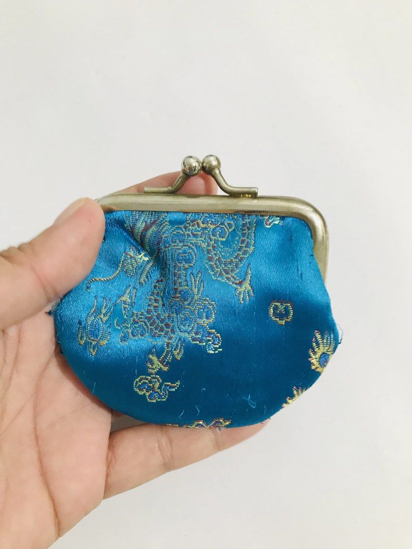 MINI KISSLOCK (Category: Purses & Pouches) located in Gamu. Submitted by 2022bagsbunny (Listing ID 1463378307, Image 1). Description: .