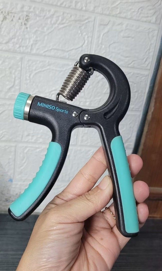 MINISO HAND GRIP (Category: Other Sports Equipment and Supplies) located in Sablan. Submitted by gongonshelley12 (Listing ID 1463445020, Image 2). Description: CLEARANCE SALE..!! BAGSAK PRESYO NA PO NEED NG SPACE.. 👉👉150 ONLY👈👈 LIKE NEW.