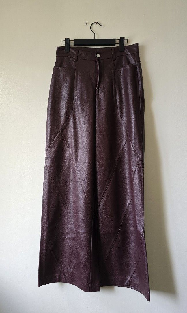 Missguided Maroon Leather Baggy Pants (Category: Other Bottoms) located in Trece Martires City. Submitted by closette.ph (Listing ID 1463381850, Image 3). Description: 💌 click photos to view full item - brand new - fits size medium to large - 42 length - unisex - small on tag, but fits up to large - thick leather.