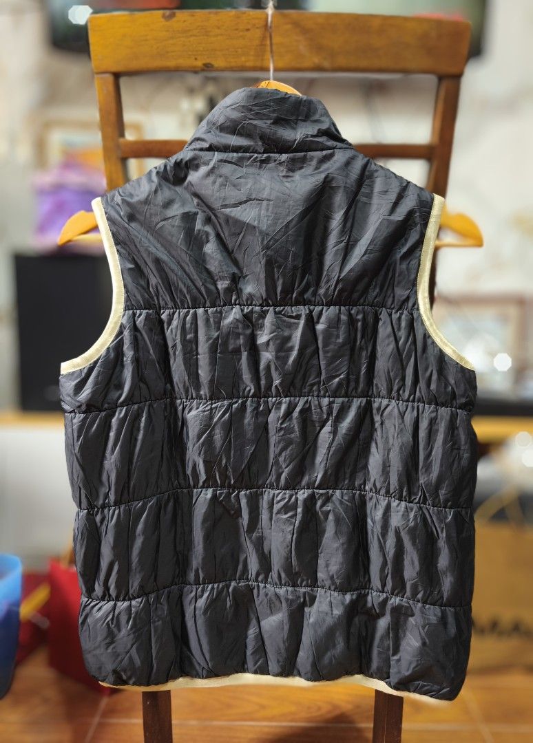MIZUNO full zip - quilted golf vest (Category: Vests) located in Antipolo. Submitted by janernest92368 (Listing ID 1463349368, Image 2). Description: - Medium on tag, best fit Small to Medium (women's) and XS (men's) - Dimes: W 18.5in. x L 22.5in. - in good condition - complete tags - color rate: 9/10 ISSUE: minimal crack print on logo * Manage your expectations. These items are thrifted/ukay and pre-loved. These are not brand new. Will tell if i