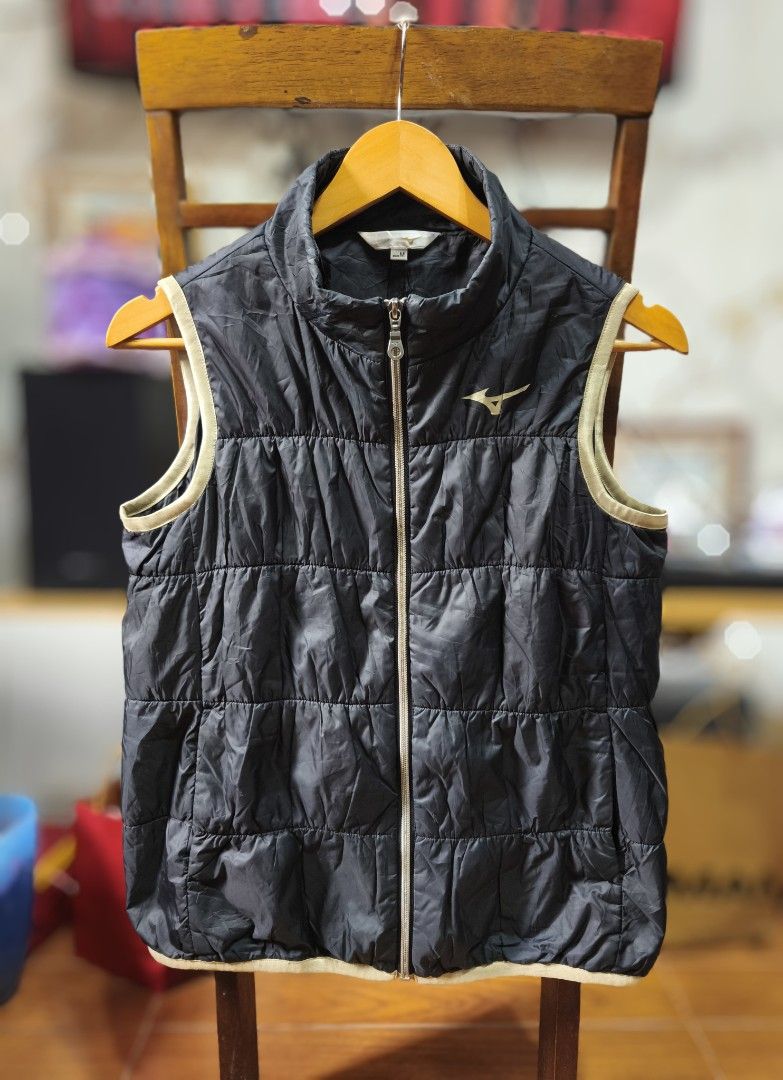 MIZUNO full zip - quilted golf vest (Category: Vests) located in Antipolo. Submitted by janernest92368 (Listing ID 1463349368, Image 1). Description: - Medium on tag, best fit Small to Medium (women's) and XS (men's) - Dimes: W 18.5in. x L 22.5in. - in good condition - complete tags - color rate: 9/10 ISSUE: minimal crack print on logo * Manage your expectations. These items are thrifted/ukay and pre-loved. These are not brand new. Will tell if i
