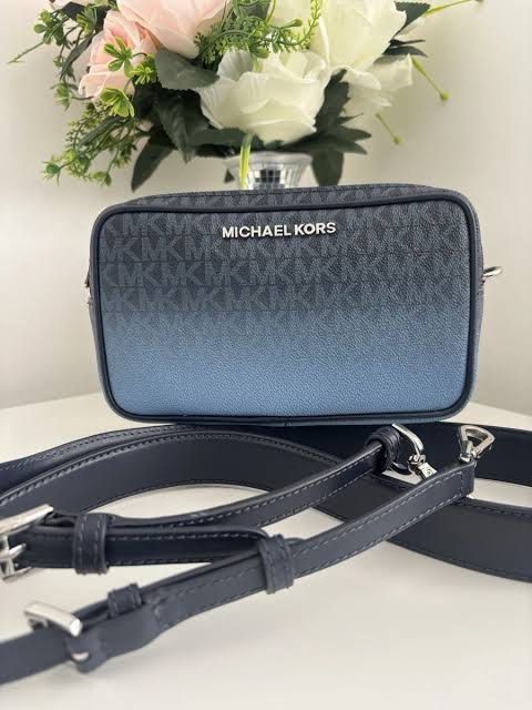 Mk abbey cross body bag (Category: Cross-body Bags) located in Angeles City. Submitted by mike_gee99 (Listing ID 1463334954, Image 1). Description: Mk abbey Cross body bag Very good condition 3500 slightly nego.