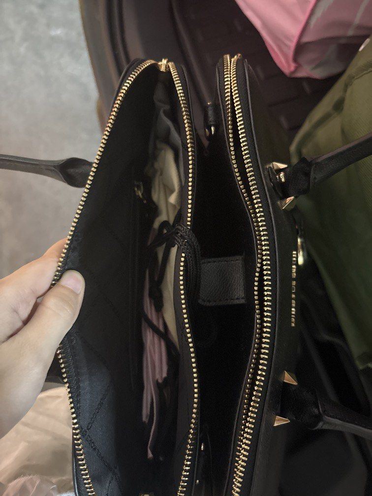 Mk black bag (Category: Cross-body Bags) located in Quezon City. Submitted by clothesloverph (Listing ID 1463426421, Image 3). Description: .