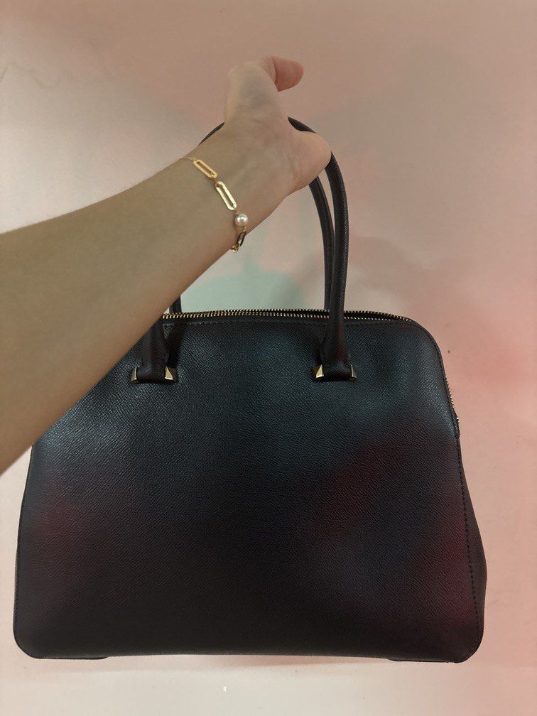 Mk black bag (Category: Cross-body Bags) located in Quezon City. Submitted by clothesloverph (Listing ID 1463426421, Image 2). Description: .