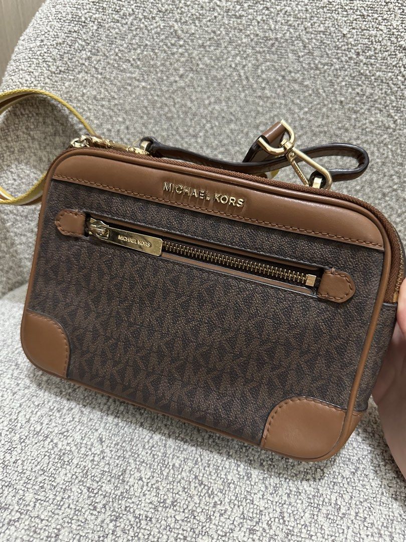 MK Camera Bag (Category: Wallets & Card holders) located in Quezon City. Submitted by shopnenita (Listing ID 1463386664, Image 2). Description: Minor flaw but still on good condition.