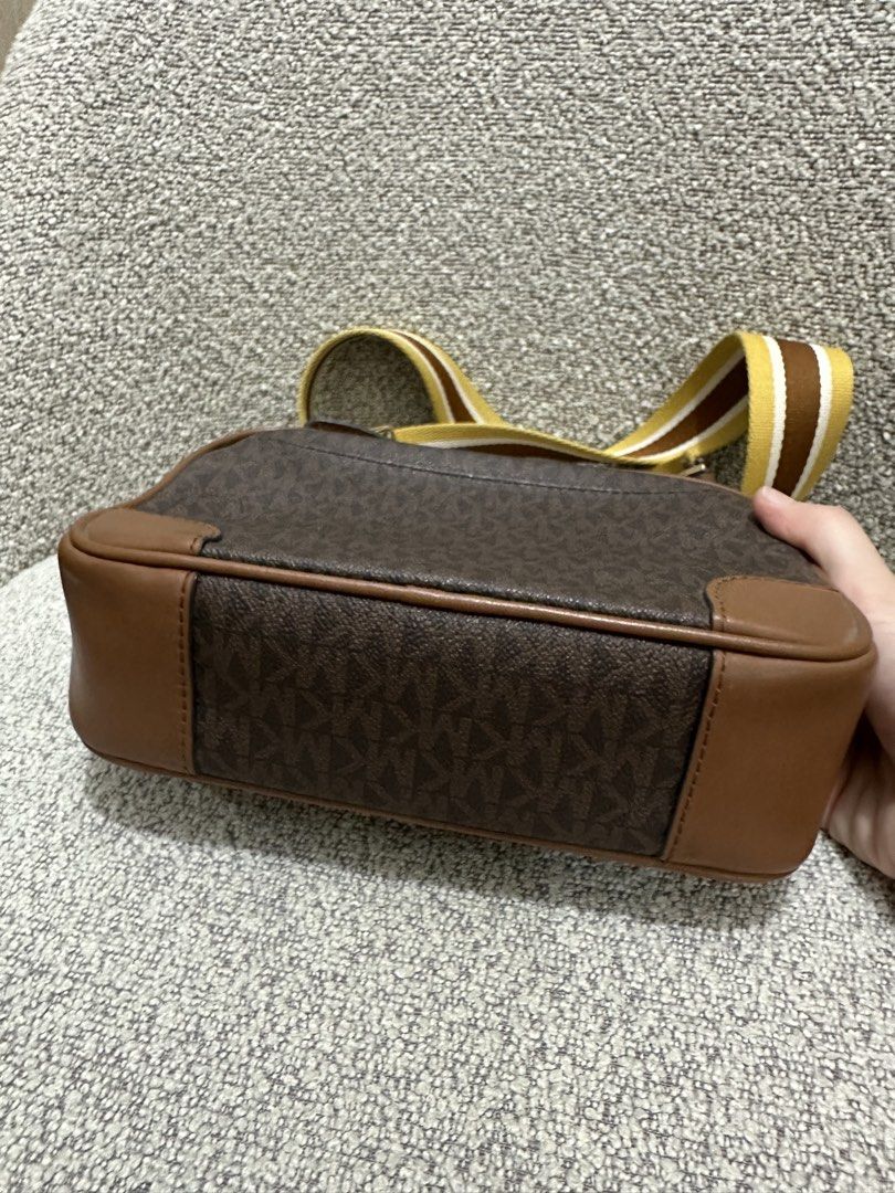 MK Camera Bag (Category: Wallets & Card holders) located in Quezon City. Submitted by shopnenita (Listing ID 1463386664, Image 3). Description: Minor flaw but still on good condition.