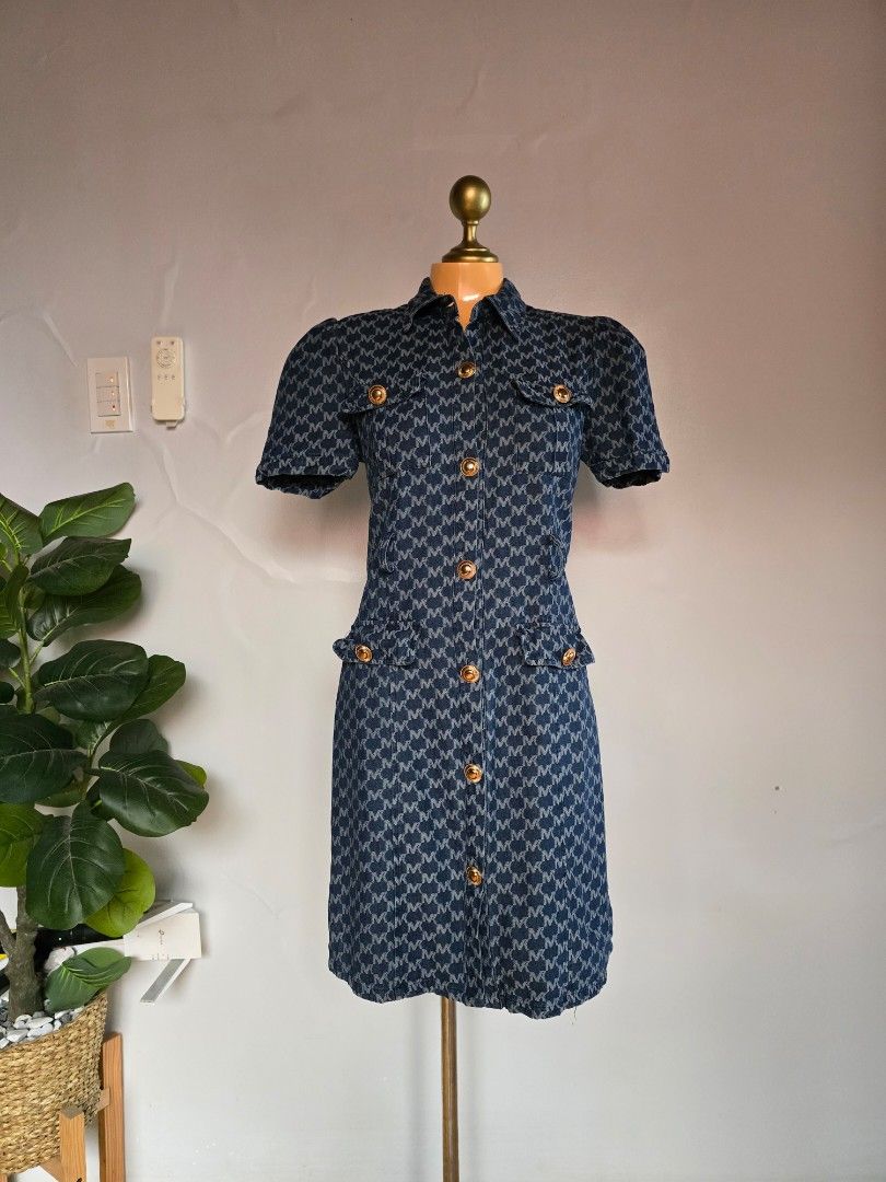 MK ins. office formal button down denim dress (Category: Dresses) located in San Marcelino. Submitted by thriftolshoppiness (Listing ID 1463479648, Image 1). Description: S-M.