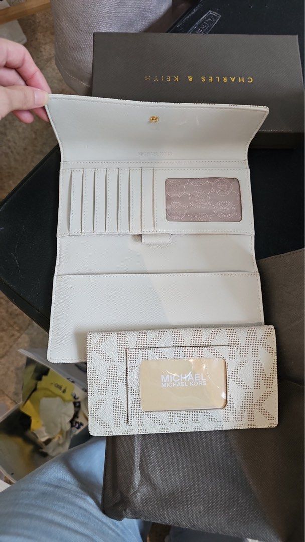MK michael kors original (Category: Wallets & Card holders) located in Manila. Submitted by sapworks.ph (Listing ID 1463499883, Image 3). Description: .