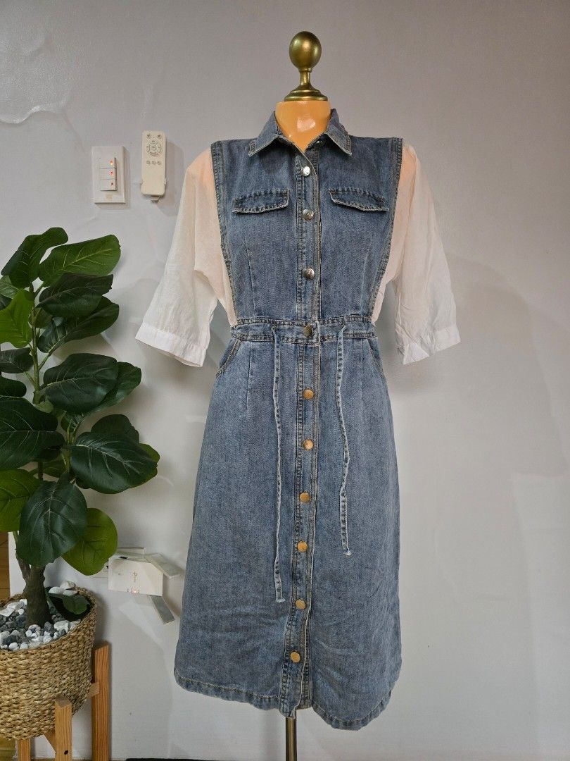 M-L button down midi office Denim dress (Category: Dresses) located in San Marcelino. Submitted by thriftolshoppiness (Listing ID 1463440930, Image 2). Description: M-L.