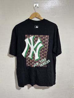 (Category: ) located in . Submitted by unknwnstreetwear (Listing ID 1463555609, Image 1). Description: .