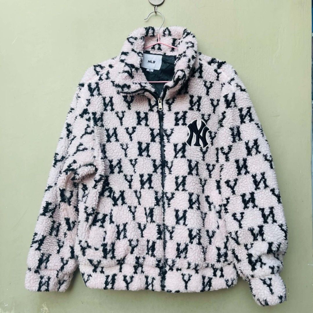MLB New York Yankees Monogram Fleece Jacket Pink (Category: Coats, Jackets and Outerwear) located in Bulacan. Submitted by fenph2021 (Listing ID 1463467840, Image 1). Description: - Super cozy MLB fleece jacket - All-over pink and black monogram print - Iconic NY Yankees logo - Full zip front s-xl kasya M on tag - Tagged size M - Great for staying warm and stylish - Perfect for any MLB fan last price posted 16k sa online complete tags.