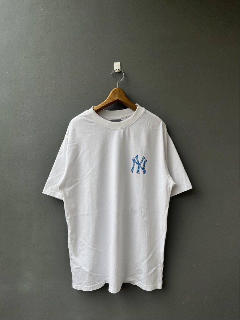 MLB NY Yankees Paisley Mega Logo Tee (Category: Tshirts & Polo Shirts ) located in Balamban. Submitted by just_findss (Listing ID 1463424577, Image 1). Description: MLB NY Yankees Paisley Mega Logo Tee Very Excellent Condition L on tag Dimes 22.5W / 29L Color Rate 9.8/10 NO ISSUE .