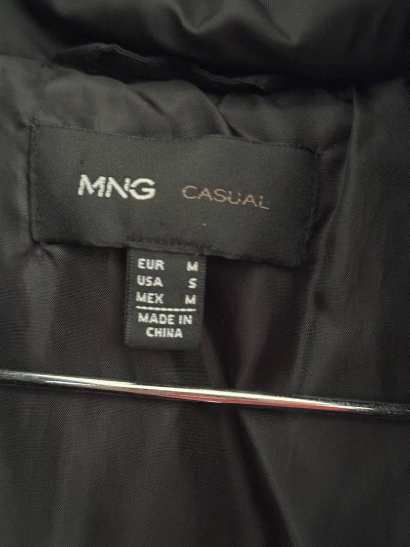 MNG Casual Black Puffer Jacket Size M (Category: Coats, Jackets and Outerwear) located in Taguig. Submitted by anxmz (Listing ID 1463464918, Image 2). Description: - MNG Casual black puffer jacket - Size: Medium (M) - Features: Zip-up front with button closures - Pockets: Two front pockets with button closures - Hood: Attached - Origin: Made in China - Ideal for: Colder weather.