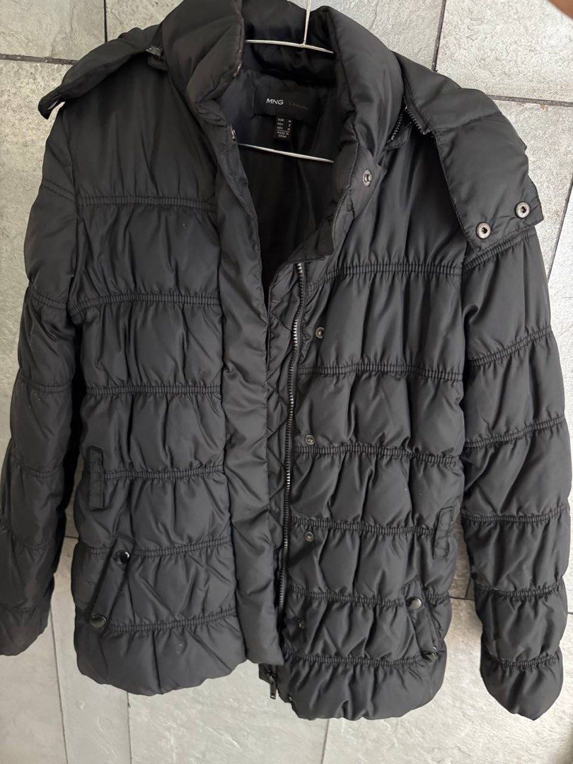 MNG Casual Black Puffer Jacket Size M (Category: Coats, Jackets and Outerwear) located in Taguig. Submitted by anxmz (Listing ID 1463464918, Image 1). Description: - MNG Casual black puffer jacket - Size: Medium (M) - Features: Zip-up front with button closures - Pockets: Two front pockets with button closures - Hood: Attached - Origin: Made in China - Ideal for: Colder weather.