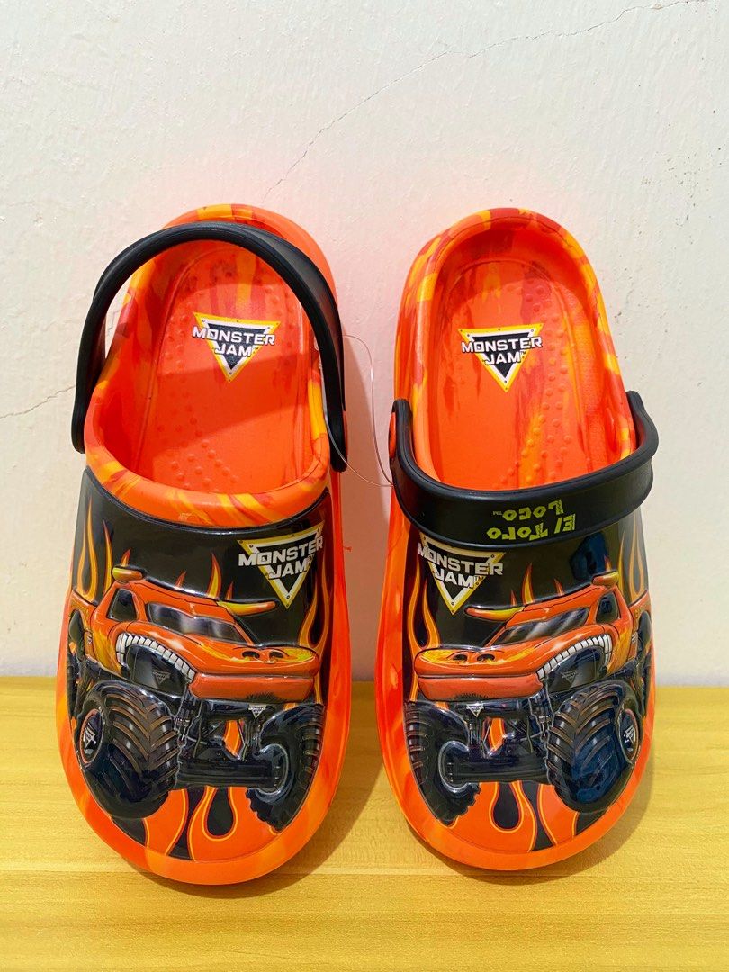 Monster Jam Kids Clogs from WALMART U.S (Category: Babies & Kids Fashion) located in Mandaluyong City. Submitted by kickzforkidz (Listing ID 1463369957, Image 2). Description: Brandnew Imported Items from Walmart 🇺🇸 For available sizes kindly message me po, kasi merong nabibili sa page ko kaya mas ok if sabihan nyo ako ng sizes nyo. Grave Digger • El Toro Loco • Megalodon Also available Shoes Monster Jam Eltoro Loco Monster Jam Sparkle Smash.