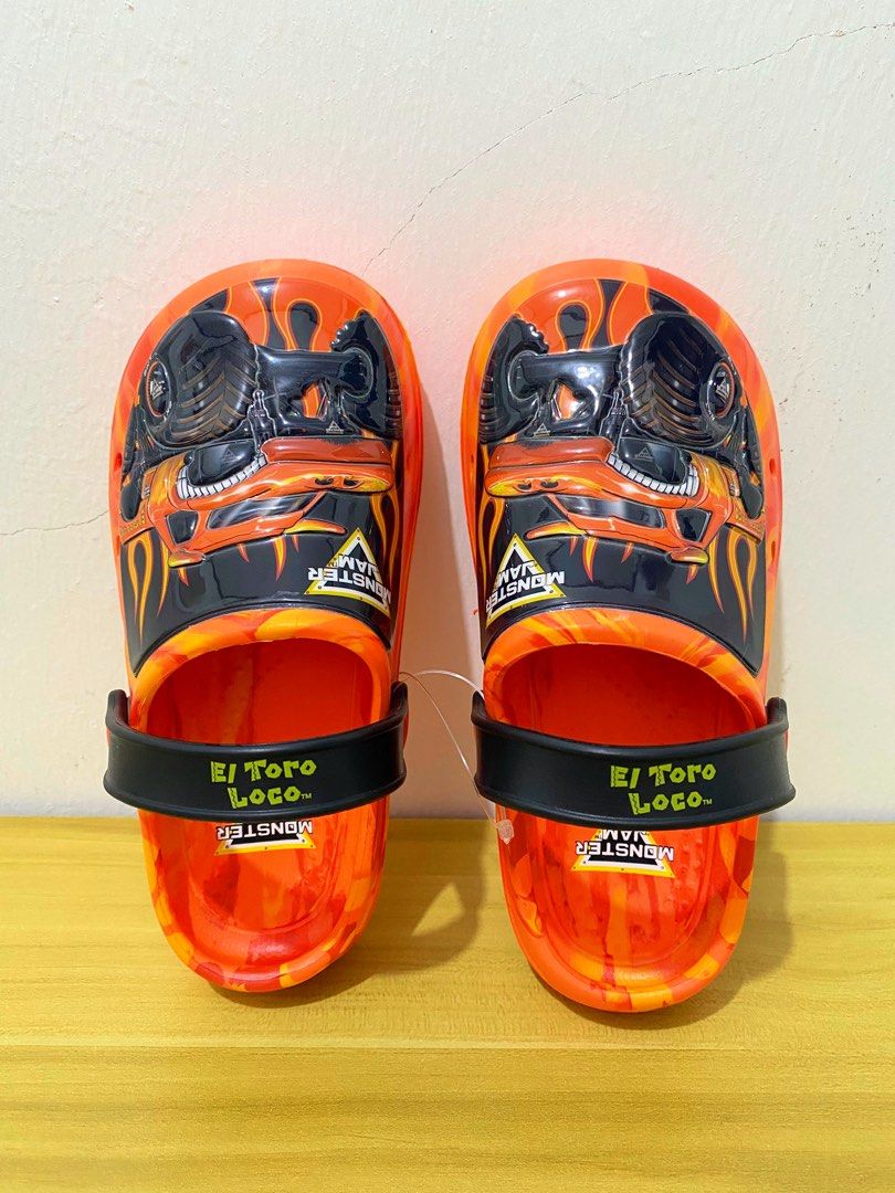 Monster Jam Kids Clogs from WALMART U.S (Category: Babies & Kids Fashion) located in Mandaluyong City. Submitted by kickzforkidz (Listing ID 1463369957, Image 3). Description: Brandnew Imported Items from Walmart 🇺🇸 For available sizes kindly message me po, kasi merong nabibili sa page ko kaya mas ok if sabihan nyo ako ng sizes nyo. Grave Digger • El Toro Loco • Megalodon Also available Shoes Monster Jam Eltoro Loco Monster Jam Sparkle Smash.
