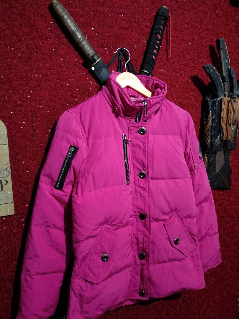 MOOSE KNUCKLE PUFFER JACKET FOR WOMEN'S (Category: Coats, Jackets and Outerwear) located in Baguio. Submitted by vertex_nga.pow (Listing ID 1463551863, Image 2). Description: MOOSE KNUCKLE PUFFER JACKET FOR WOMEN'S MEDUIM SIZE DIMENSION 26L BY 19 ARMPIT TO ARMPIT 16 INCHES SHOULDER TO SHOULDER 23 INCHES SLEEVE GOOD CONDITION NO HOOD/BUYABER PO TLGA HOODS LIKE CARHARTT BAGUIO LOCATION PLUS SF SA MALAYU JNT COURIER PASS COD.