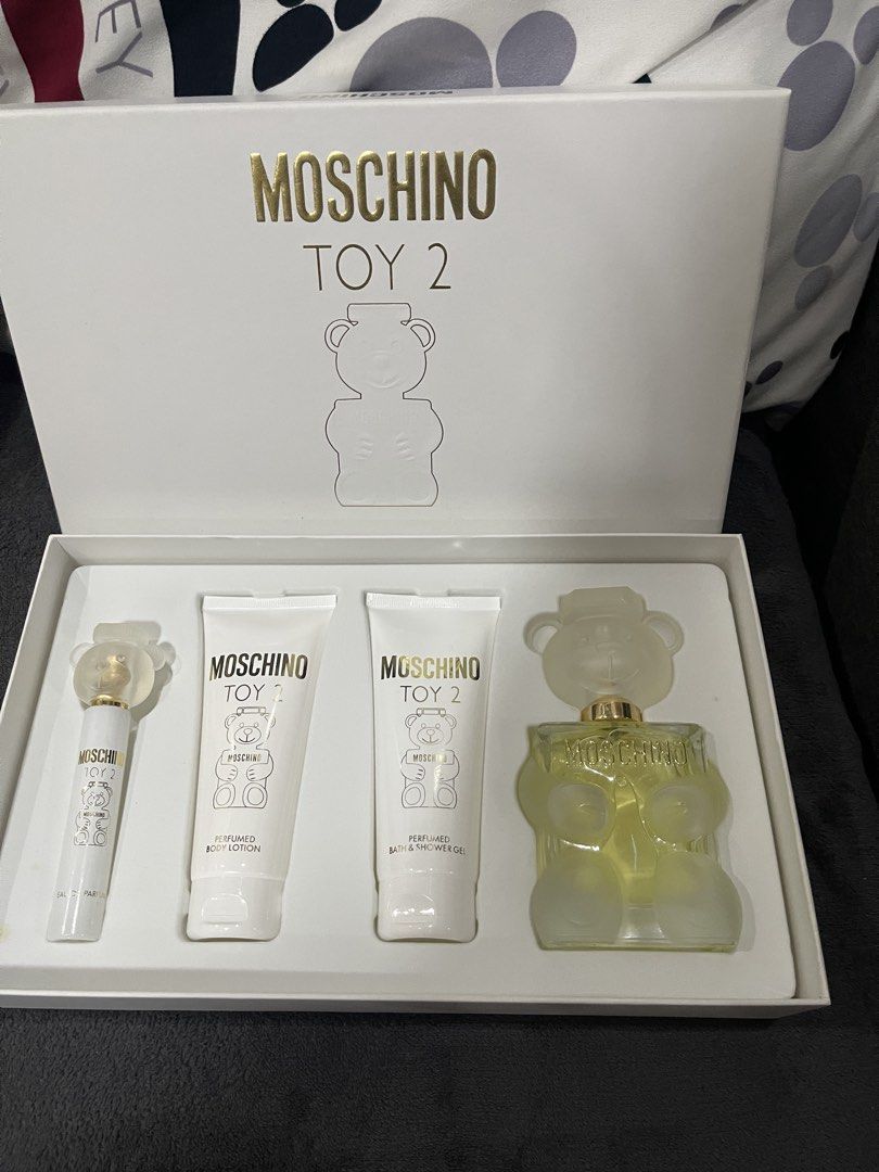 Moschino Toy 2 Perfume Gift Set (Category: Fragrance & Deodorants) located in Manila. Submitted by lvjc.20 (Listing ID 1463338311, Image 1). Description: - Moschino Toy 2 Gift Set - Includes: Perfume Spray, Perfumed Body Lotion, Perfumed Bath & Shower Gel - All items feature the iconic bear bottle design - Ideal for gifting or personal indulgence.