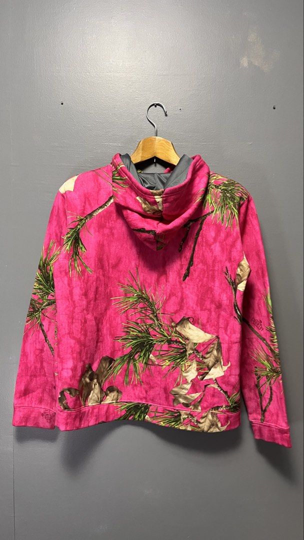 Mossy Oak Pink Camo Hoodie (Category: Hoodies) located in Cabuyao City. Submitted by bulandos (Listing ID 1463436632, Image 2). Description: - Brand: Mossy Oak - Design: Classic camo pattern with a bright pink background - Features: Front pocket, adjustable hood drawstrings - Material: 100% Polyester - Ideal for: Casual wear, outdoor activities.