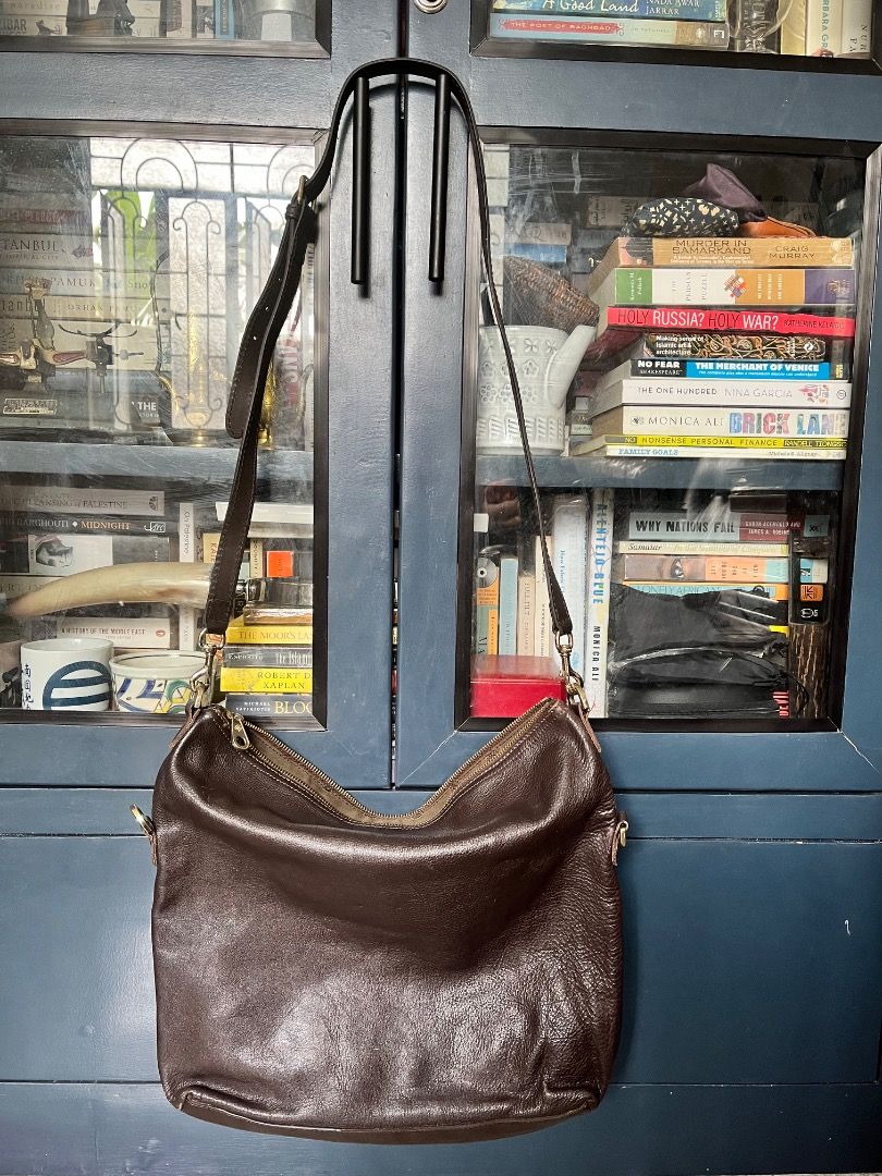 Mulberry Brown Leather Shoulder Bag (Category: Luxury Bags & Wallets) located in Makati City. Submitted by Ina_Ndang (Listing ID 1463379110, Image 2). Description: - This is an old authentic Mulberry cross-body bag, can be used as laptop/document bag. - Color is dark or choco brown. - Misplaced original strap but can provide alternative similar color strap (brand is Gucci and is leather) NO MAJOR FLAWS except oxidation of metal plate/hardware and