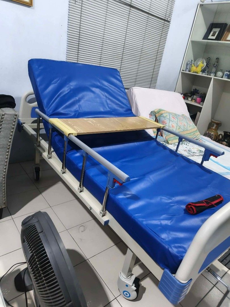 Mura hospital bed (Category: Medical Supplies & Tools) located in Quezon City. Submitted by jesselee14kpop (Listing ID 1463330759, Image 1). Description: we accept bulk orders brandnew affordable onhand negotiable good quality and condition open for pick up and delivery high quality we also sell many medical supplies call me 09268225723 cod,gcash,bank transfer lifetime time free service.