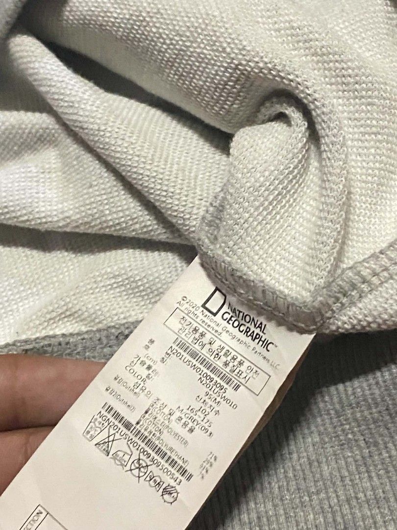 National Geographic Sweatshirt (Category: Coats, Jackets and Outerwear) located in Manila. Submitted by re1n.findz (Listing ID 1463452356, Image 3). Description: .