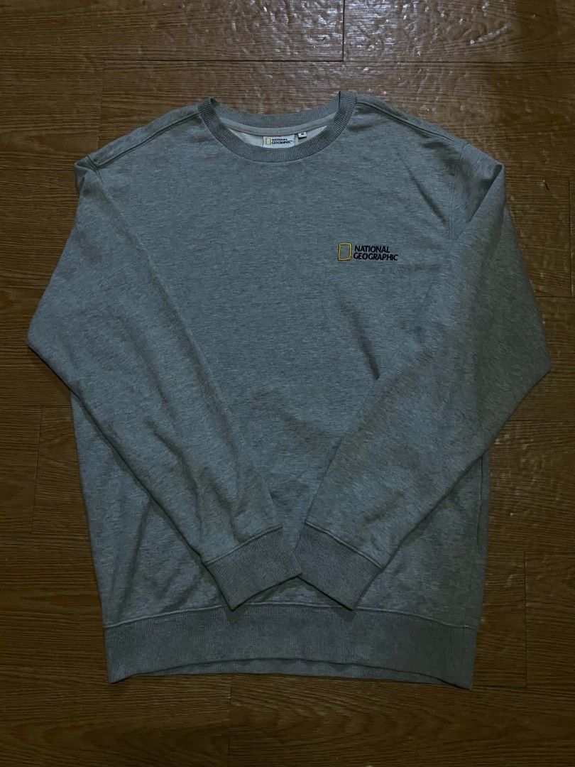 National Geographic Sweatshirt (Category: Coats, Jackets and Outerwear) located in Manila. Submitted by re1n.findz (Listing ID 1463452356, Image 1). Description: .