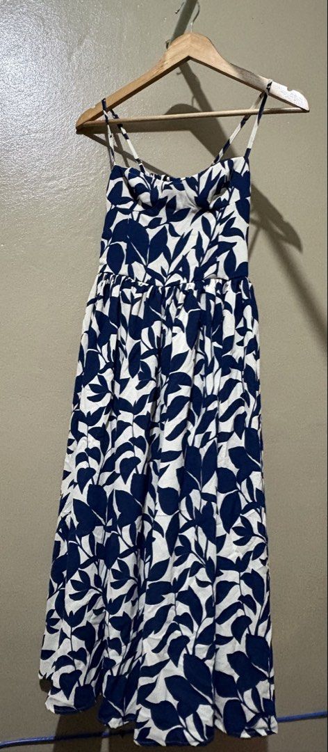Navy Blue Leaf Print Midi Dress (Category: Dresses) located in Manila. Submitted by stella_mari27 (Listing ID 1463460294, Image 1). Description: - Cute navy blue and white leaf print midi dress - Sweetheart neckline - Adjustable straps - Flowy, gathered skirt - Perfect for casual outings or summer days - Easy to style with sandals or sneakers.