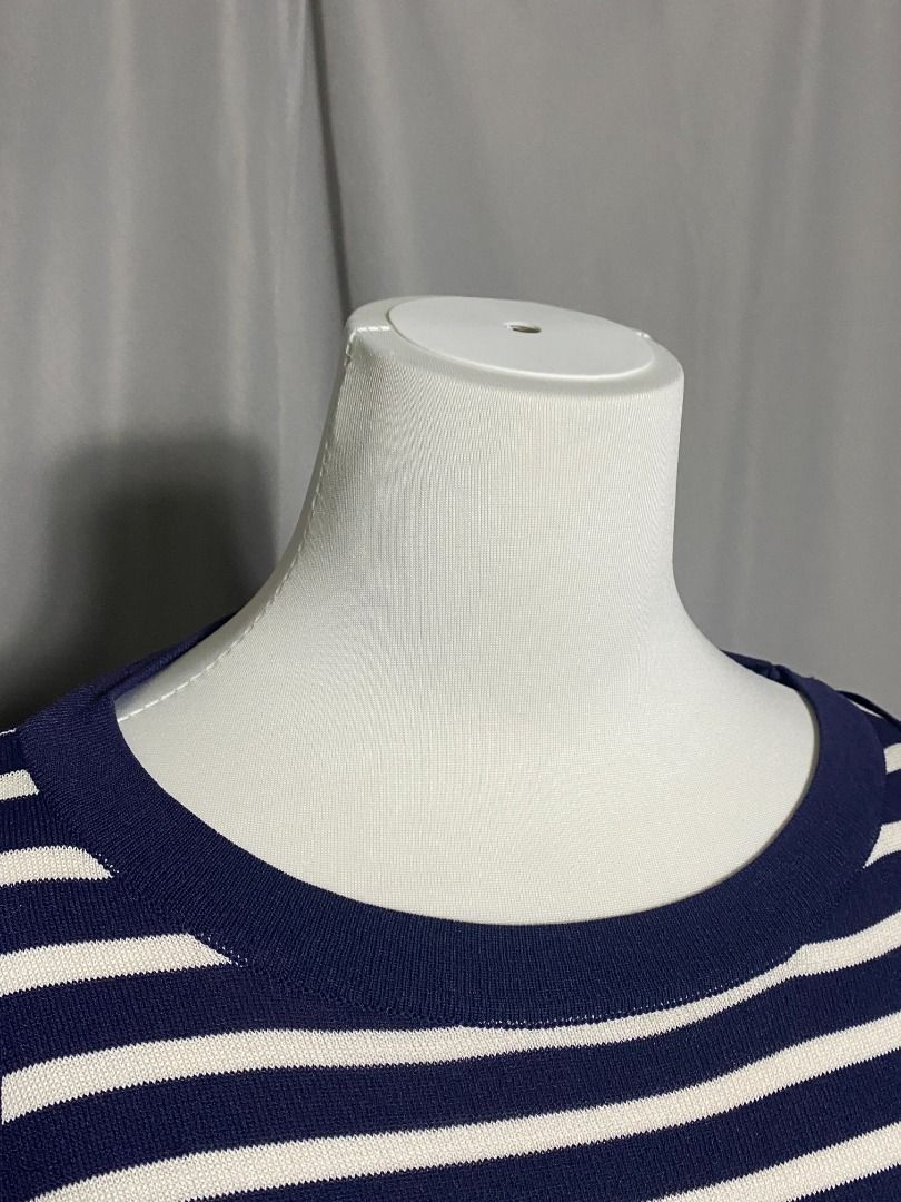 Navy blue striped long-sleeve top (Category: Shirts) located in Las Pinas. Submitted by ipickyou (Listing ID 1463451257, Image 3). Description: Unwashed 𝗠𝗲𝗮𝘀𝘂𝗿𝗲𝗺𝗲𝗻𝘁𝘀 𝘄𝗵𝗲𝗻 𝗹𝗮𝗶𝗱 𝗳𝗹𝗮𝘁: -Shoulder to shoulder: 22 1/2” -Armpit to armpit: 19” -Length: 22” .